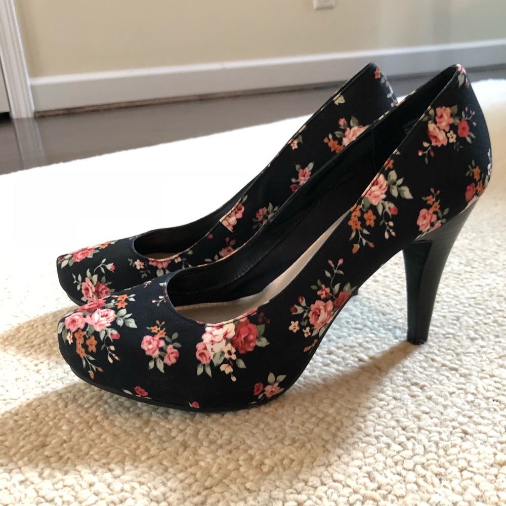 Me Too ‘Locket’ Platform Floral Pumps